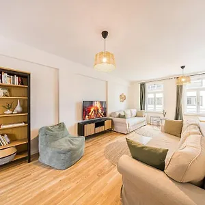  Apartment Stylisches Zentrales City-apartment Mit 2 Balkonen